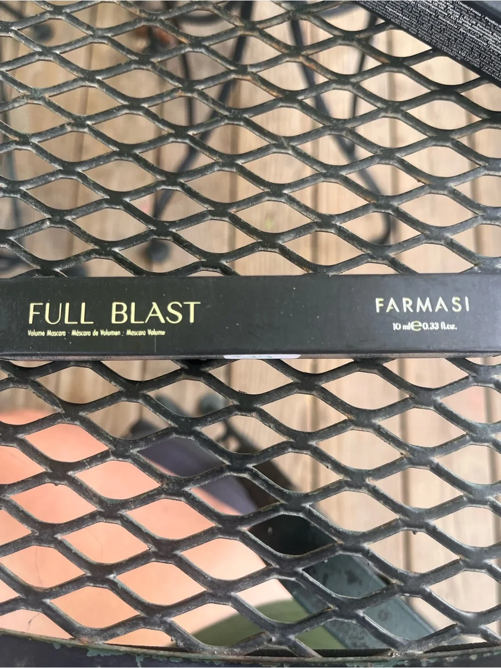Farmasi Full Blast Mascara - Black with Gold Lettering